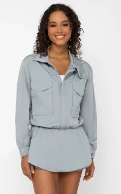 Yogalicious Radiant Commuter Woven Cropped Windbreaker With Front Patch Pockets -ActiveMode Sales Store GUEST 2a93239b 7a47 4604 91c4 68f34819b487