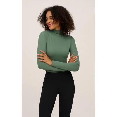 Yogalicious Womens 2 Pack Zenly Evelyn Long Sleeve Mock Neck Crop Top 1 Yogalicious Womens 2 Pack Zenly Evelyn Long Sleeve Mock Neck Crop Top